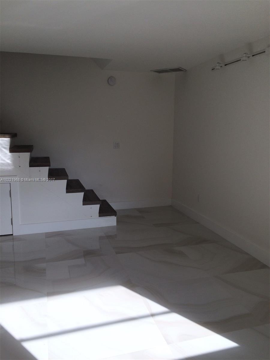 Key Townhouse Condo - Residential Lease