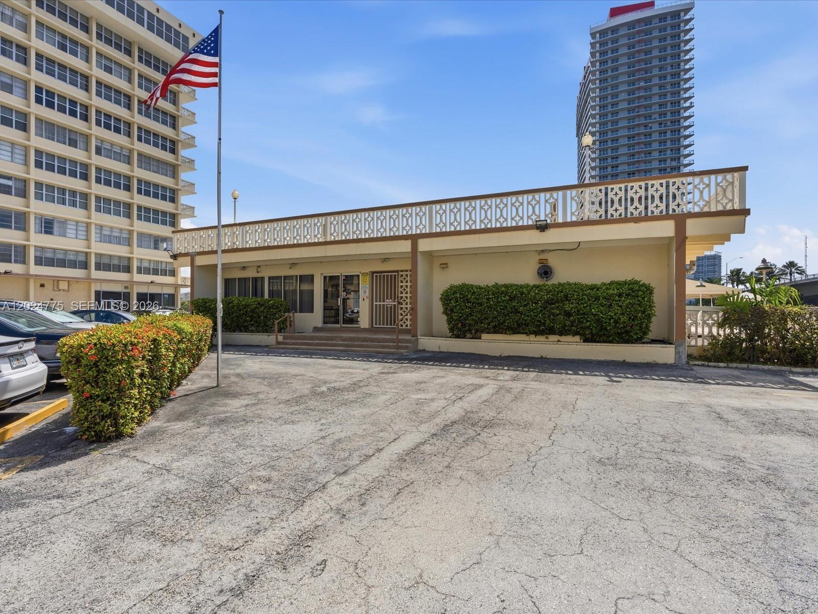 IMPERIAL TOWERS CONDO - Residential