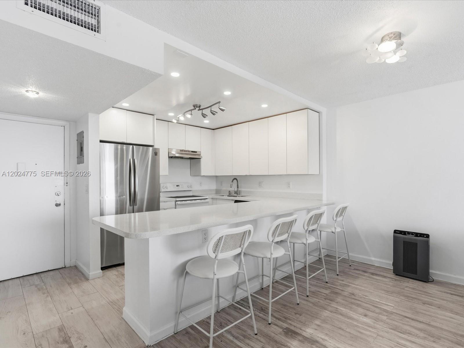 IMPERIAL TOWERS CONDO - Residential