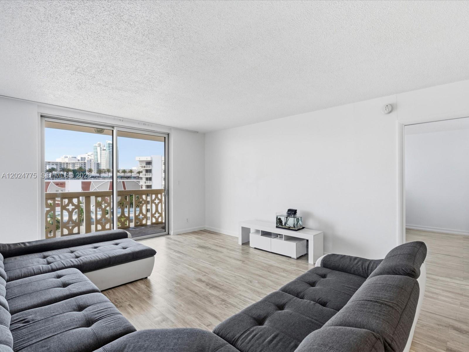 IMPERIAL TOWERS CONDO - Residential
