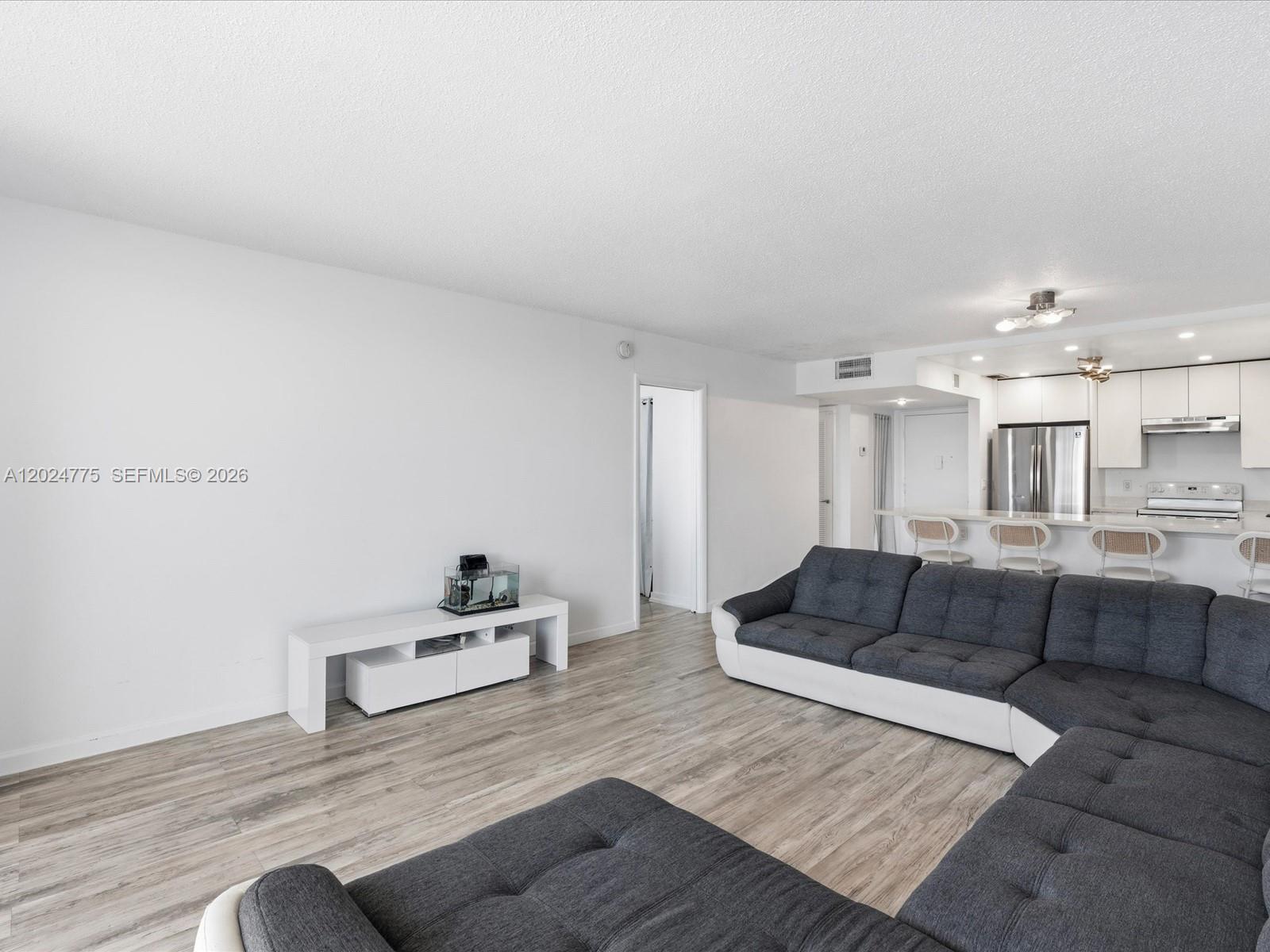 IMPERIAL TOWERS CONDO - Residential