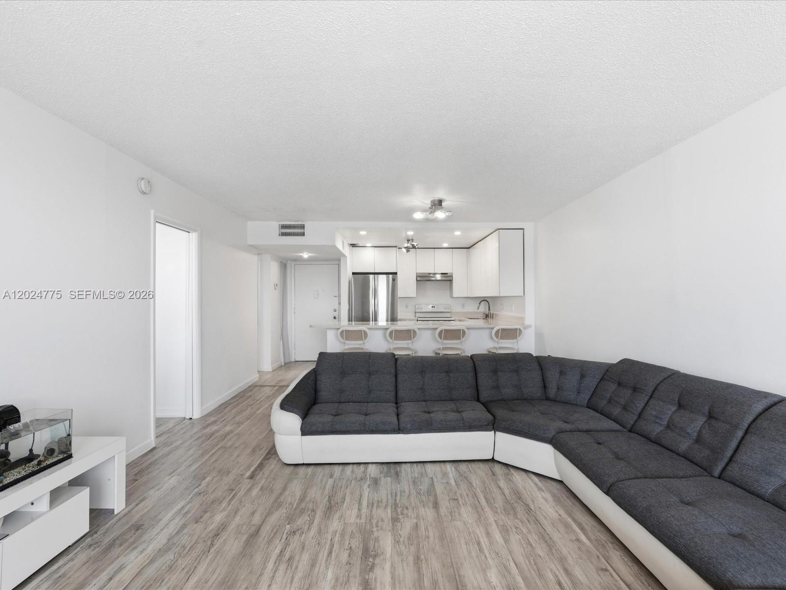 IMPERIAL TOWERS CONDO - Residential