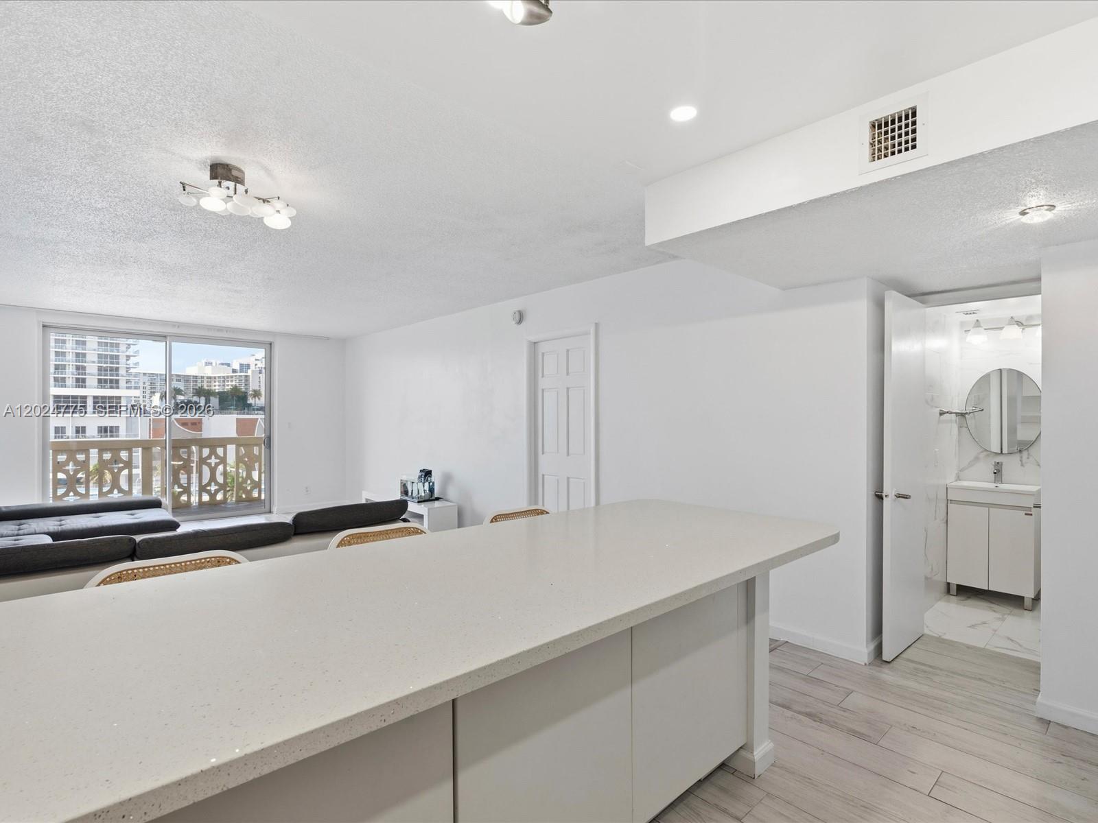 IMPERIAL TOWERS CONDO - Residential