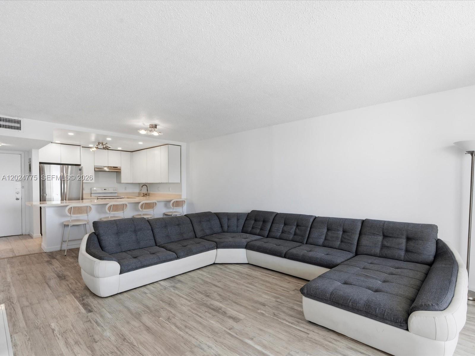 IMPERIAL TOWERS CONDO - Residential