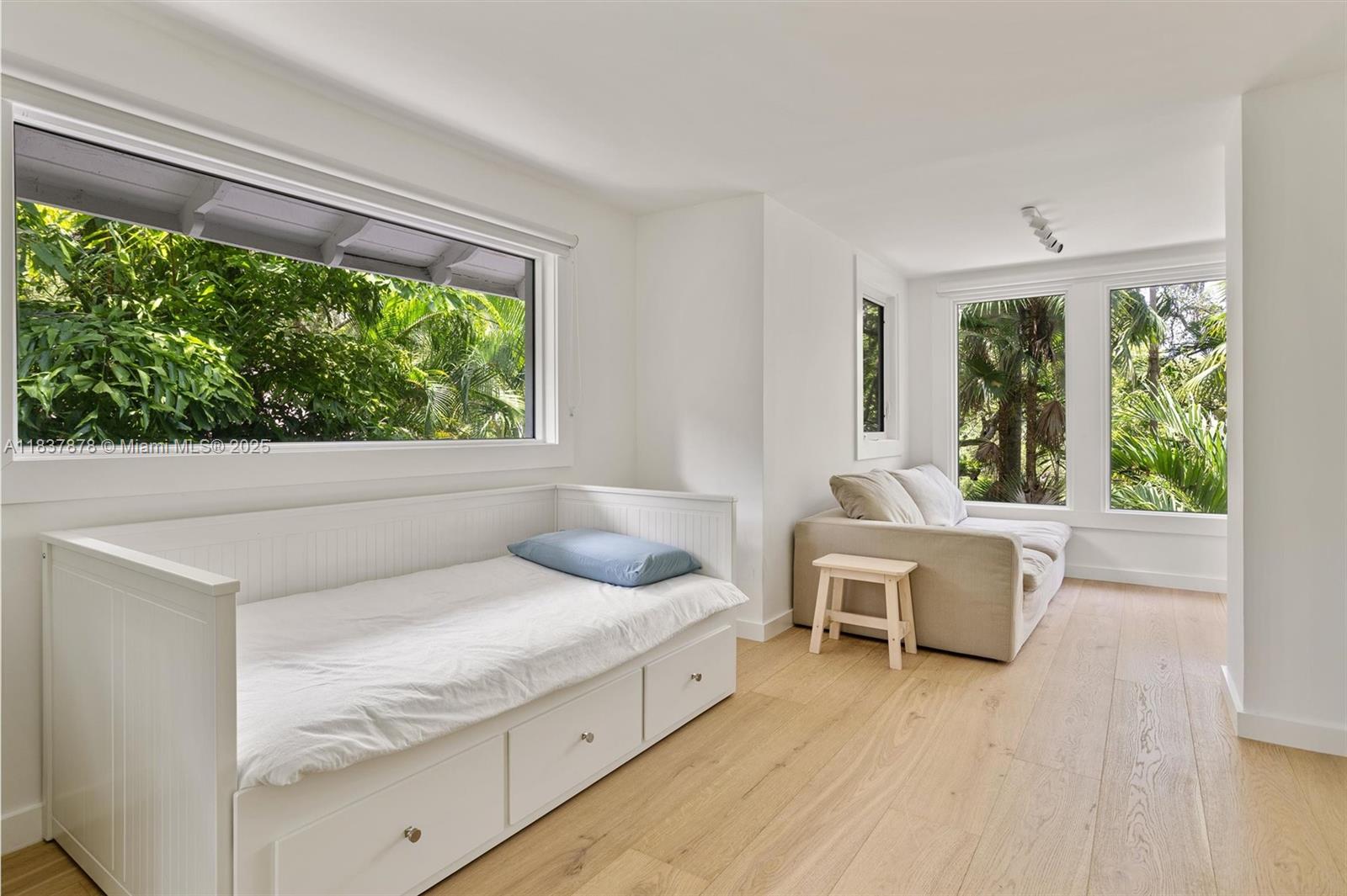 OCEAN VIEW - Residential Lease