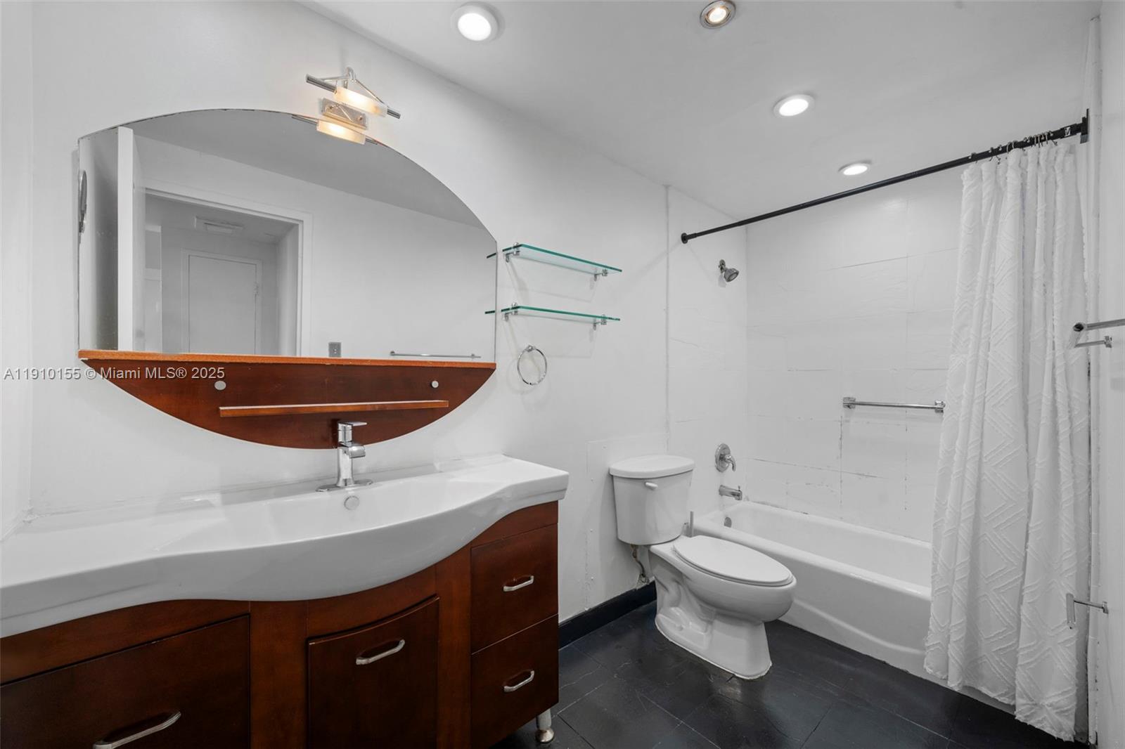 BAY PARK TOWERS CONDO - Residential Lease