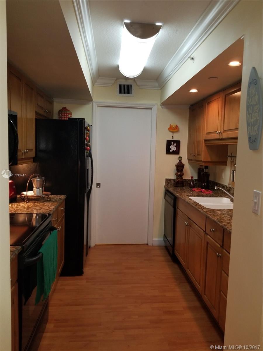 THE COLLINS CONDO - Residential Lease