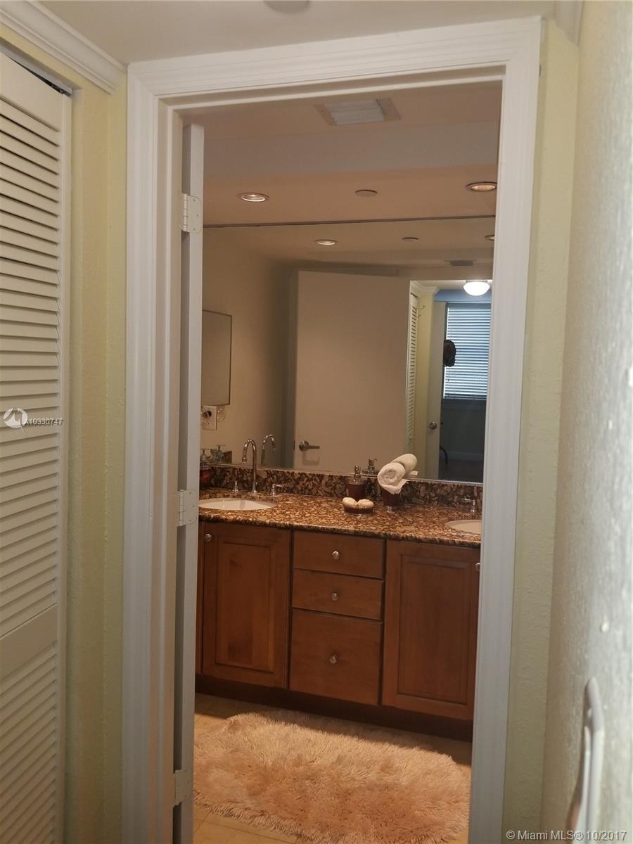 THE COLLINS CONDO - Residential Lease