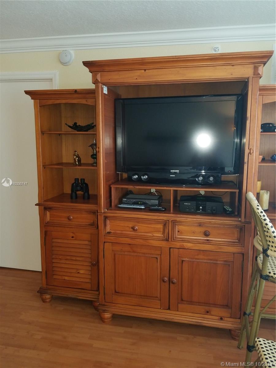 THE COLLINS CONDO - Residential Lease