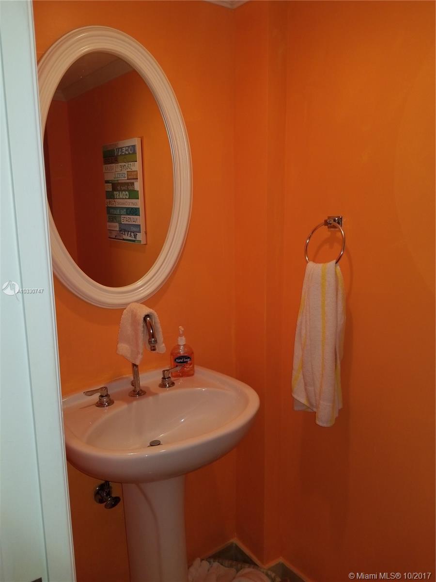 THE COLLINS CONDO - Residential Lease