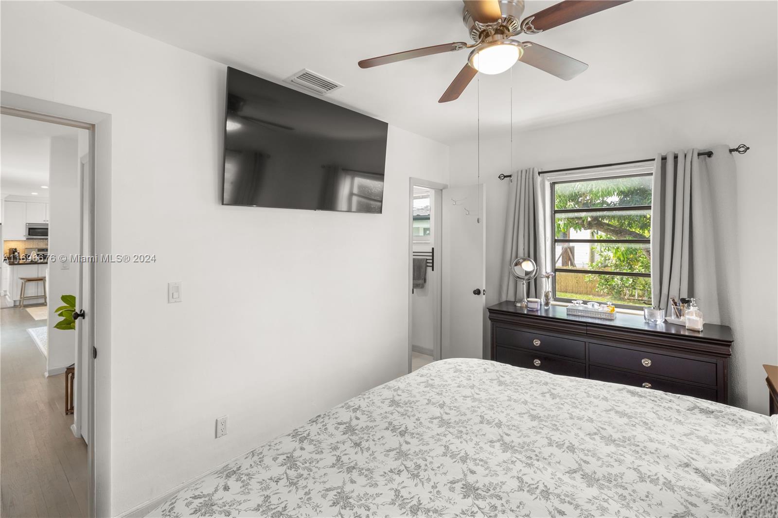 CORAL WAY VILLAGE SEC A P - Residential Lease