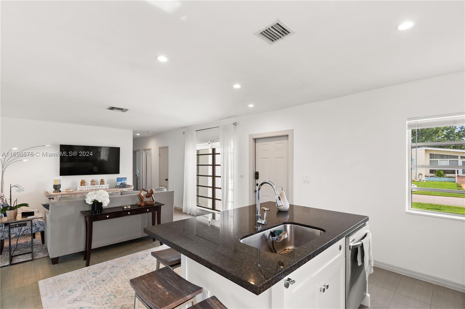 CORAL WAY VILLAGE SEC A P - Residential Lease