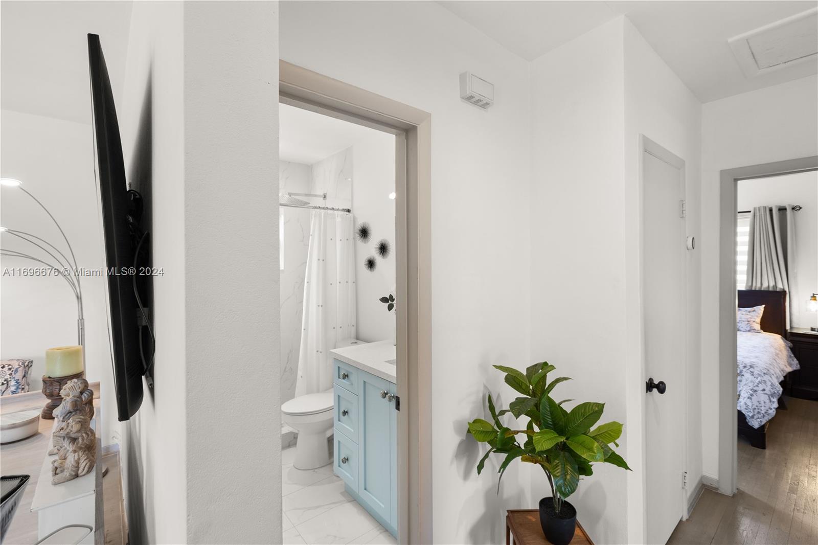 CORAL WAY VILLAGE SEC A P - Residential Lease