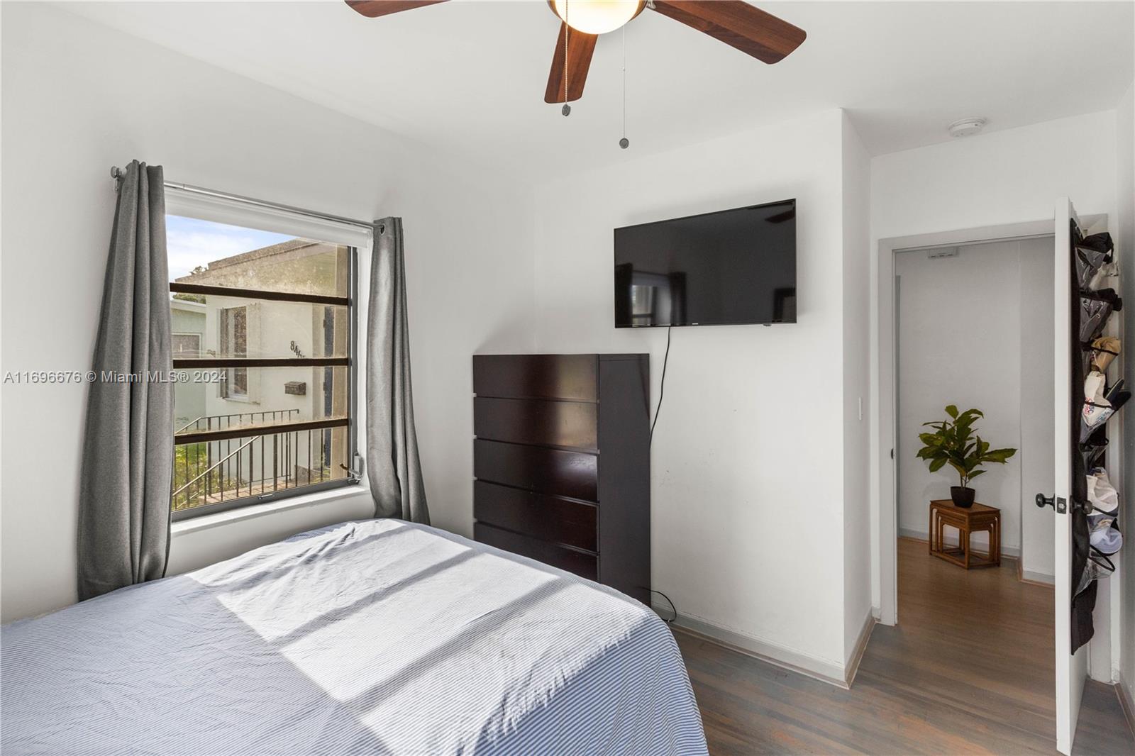 CORAL WAY VILLAGE SEC A P - Residential Lease