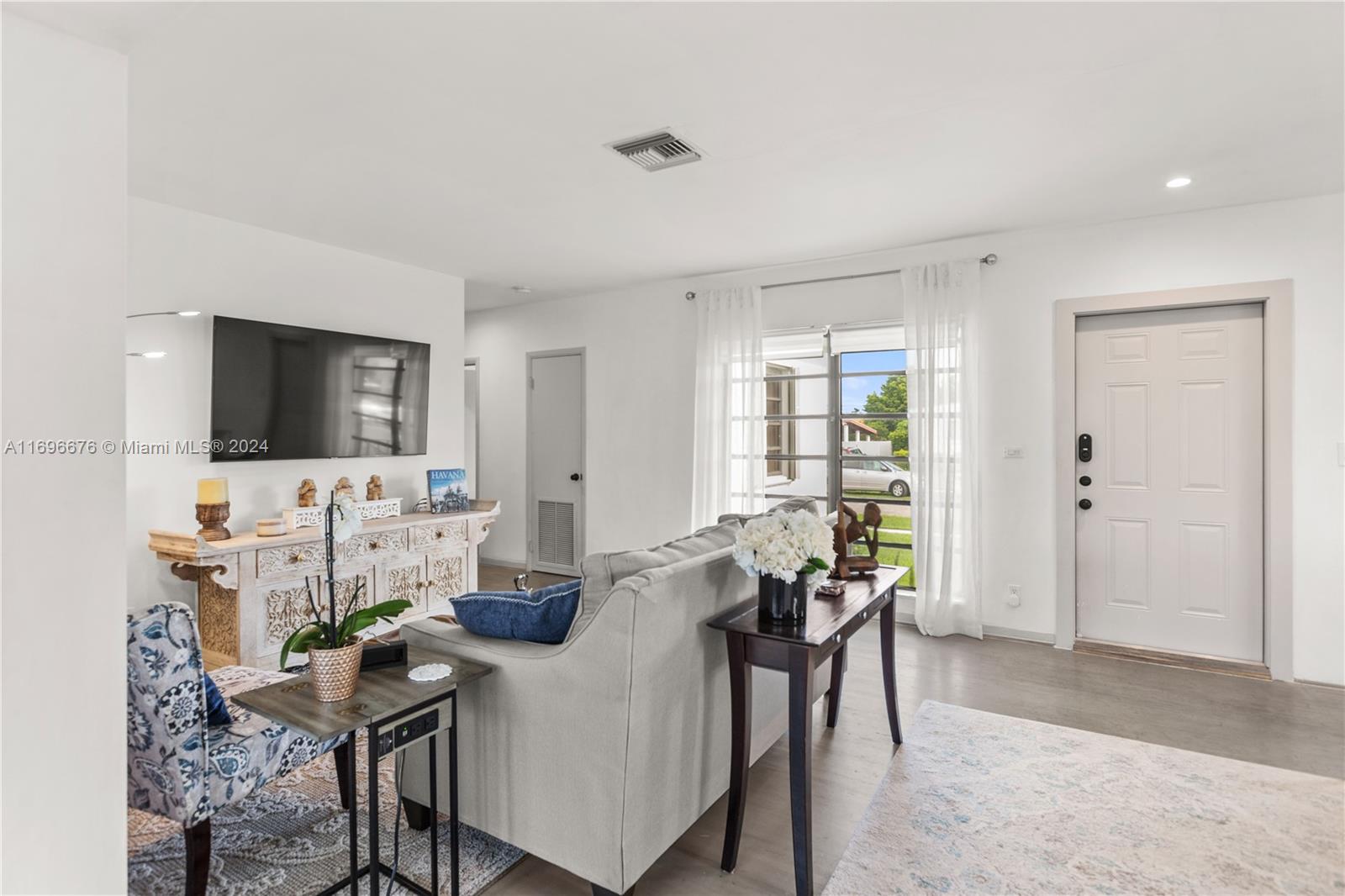 CORAL WAY VILLAGE SEC A P - Residential Lease
