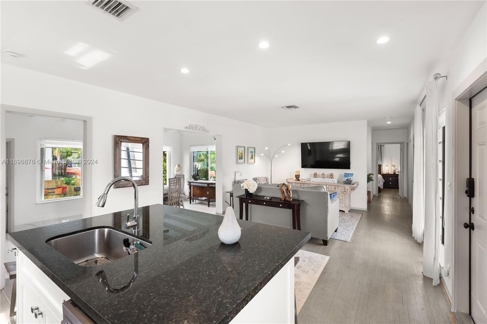 CORAL WAY VILLAGE SEC A P - Residential Lease