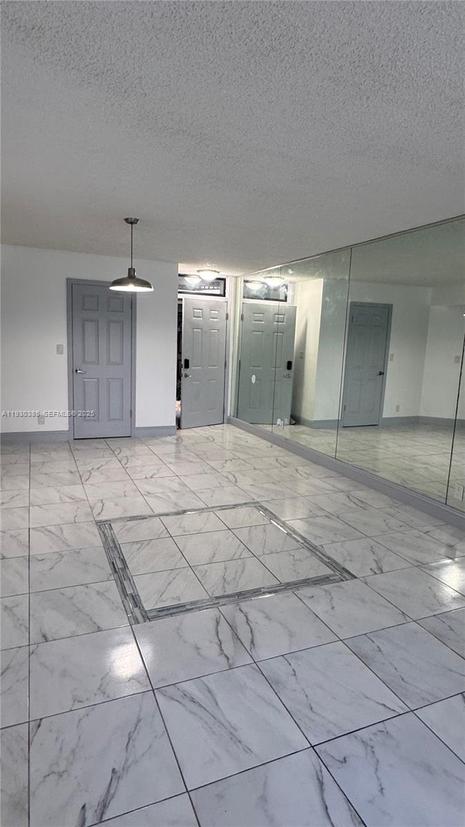 LAKE POINTE CONDOMINIUM N - Residential Lease