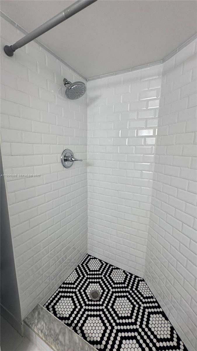 LAKE POINTE CONDOMINIUM N - Residential Lease