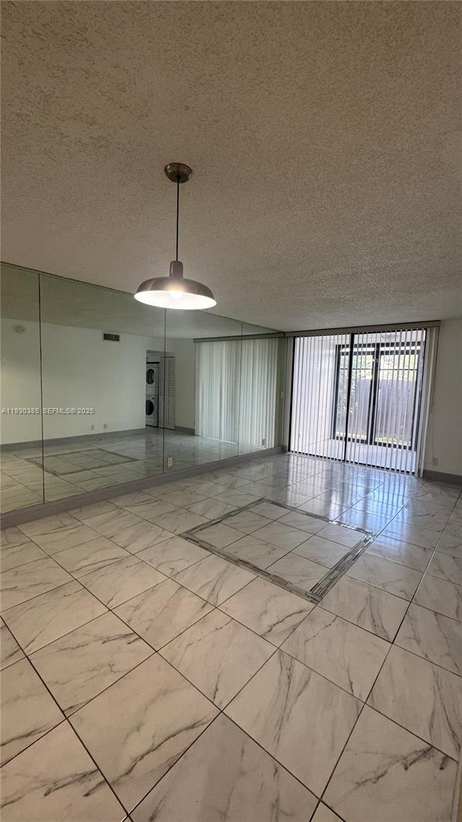 LAKE POINTE CONDOMINIUM N - Residential Lease