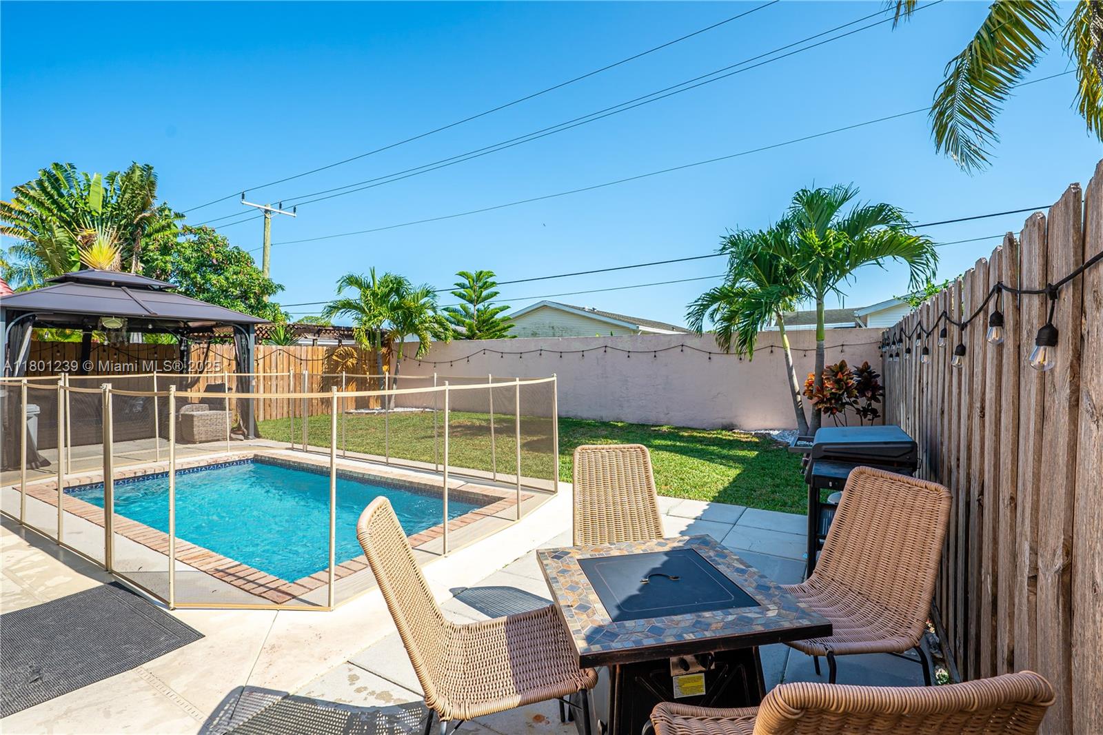 CORAL BAY REPLAT SECTION - Residential