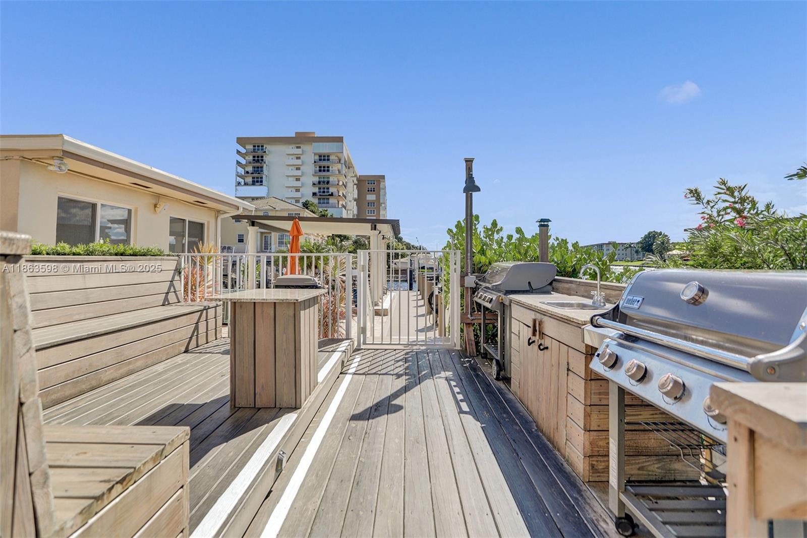 HILLSBORO ISLAND HOUSE CO - Residential Lease