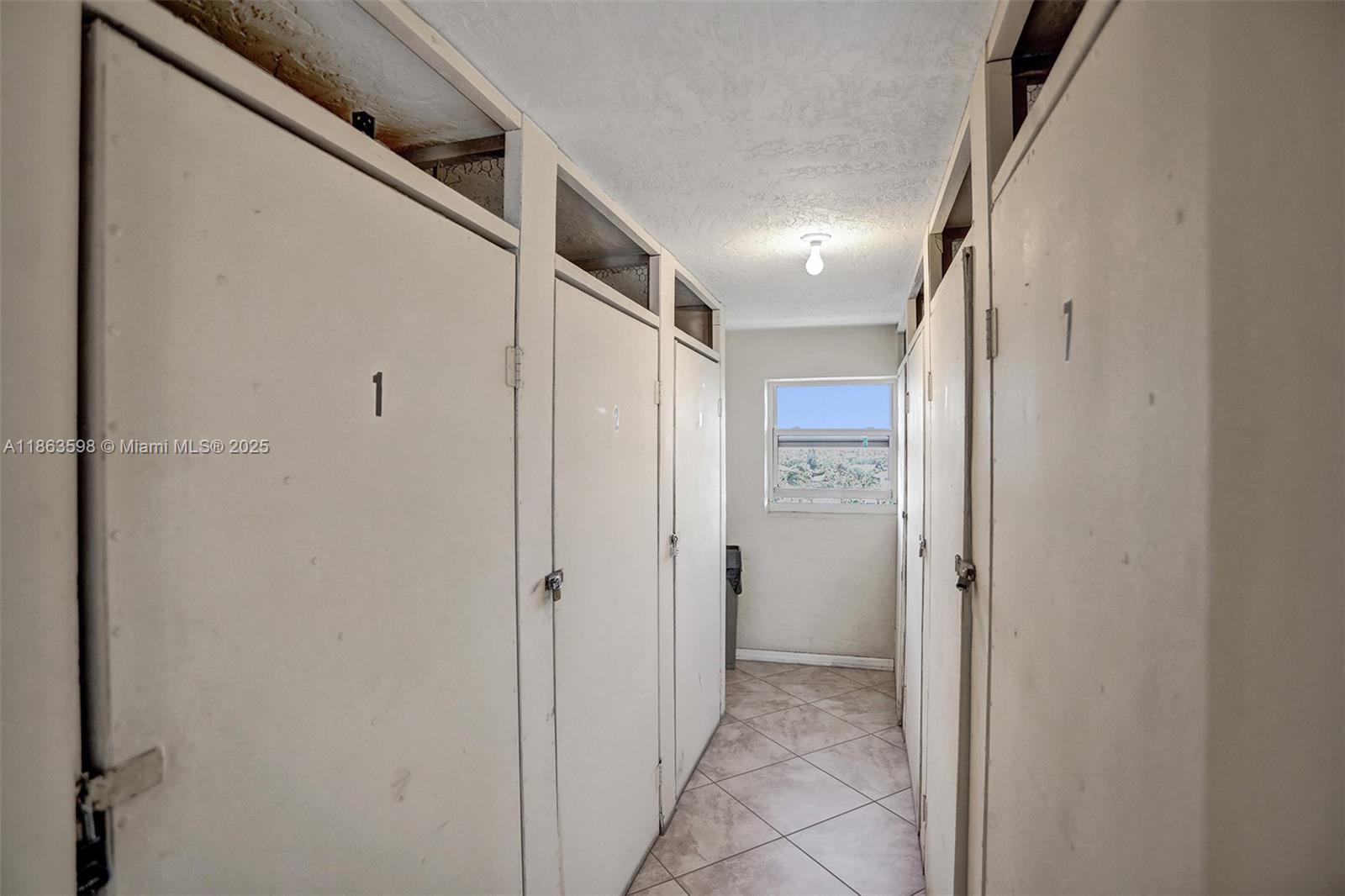 HILLSBORO ISLAND HOUSE CO - Residential Lease