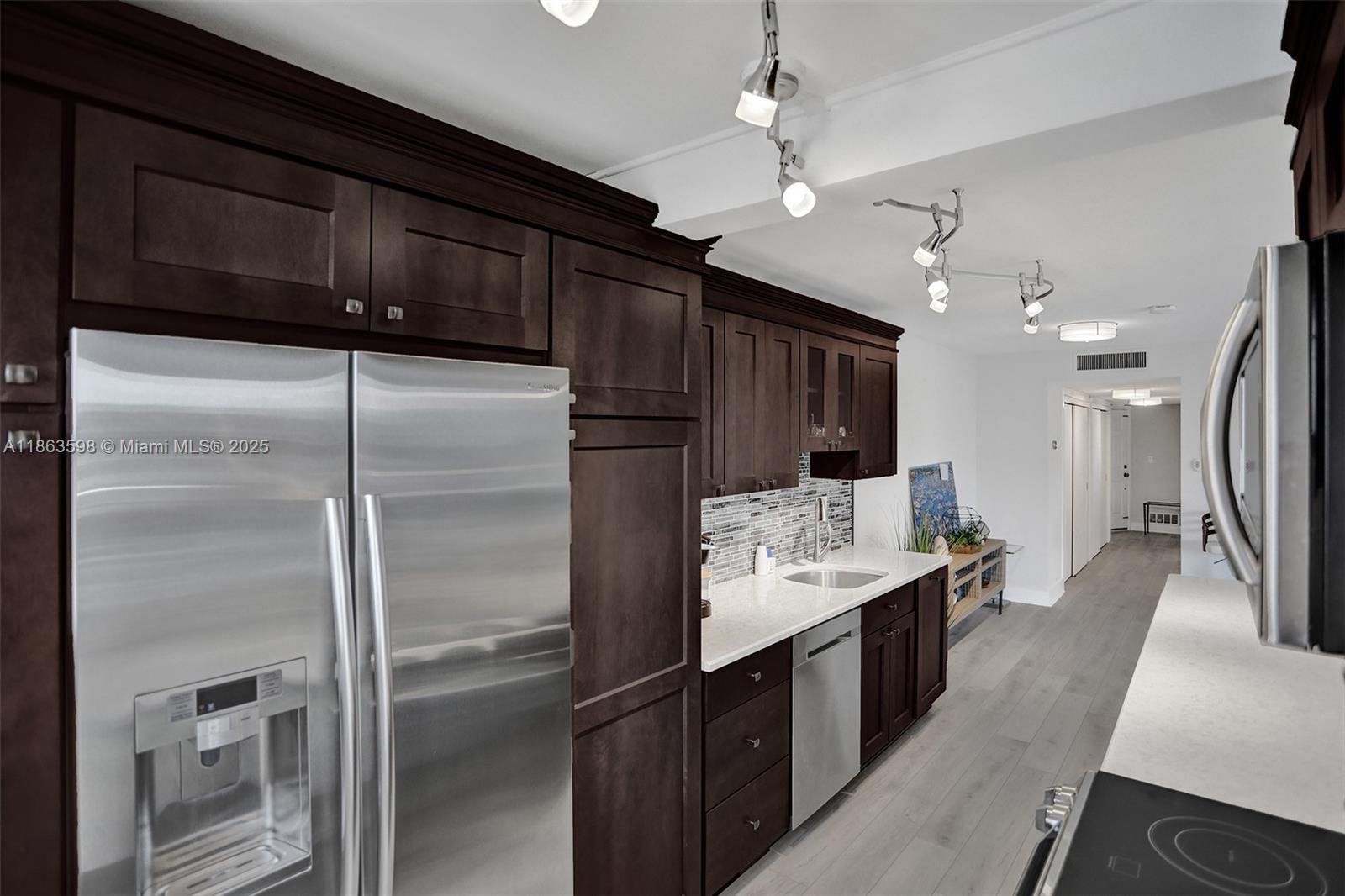 HILLSBORO ISLAND HOUSE CO - Residential Lease