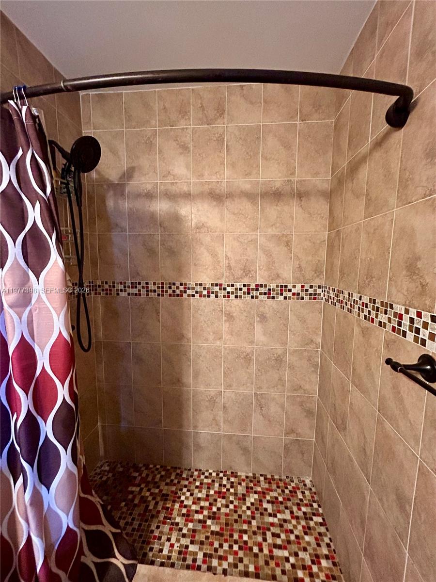 NORTH LAUDERDALE ESTATES - Residential