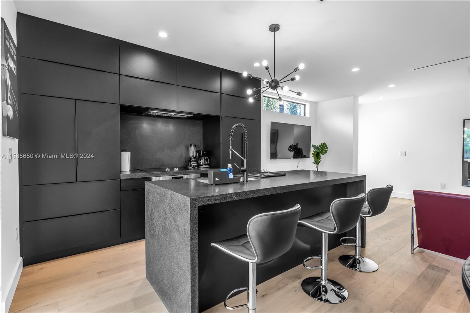 AMD MIAMI SUBURBAN AC - Residential