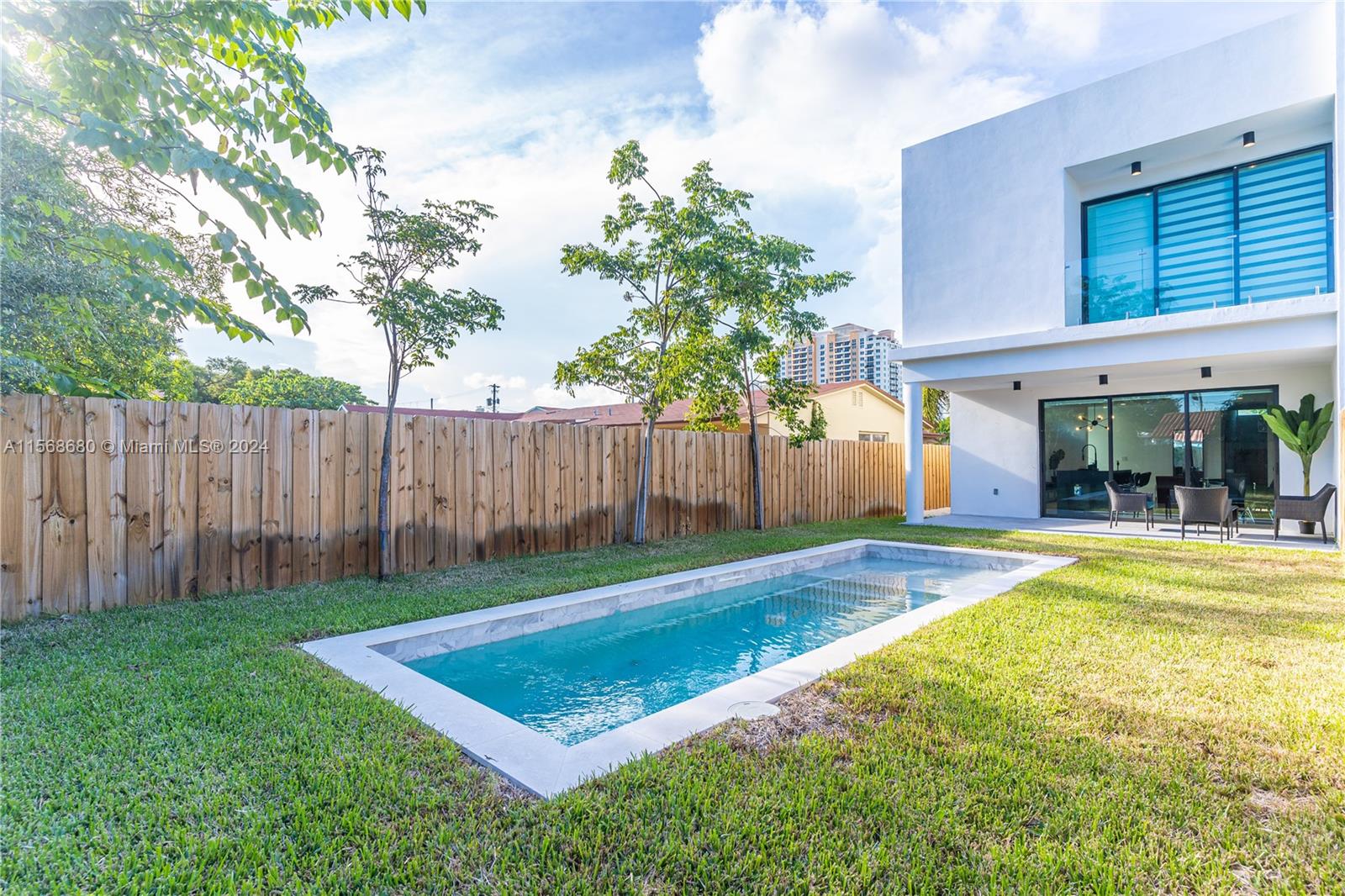 AMD MIAMI SUBURBAN AC - Residential