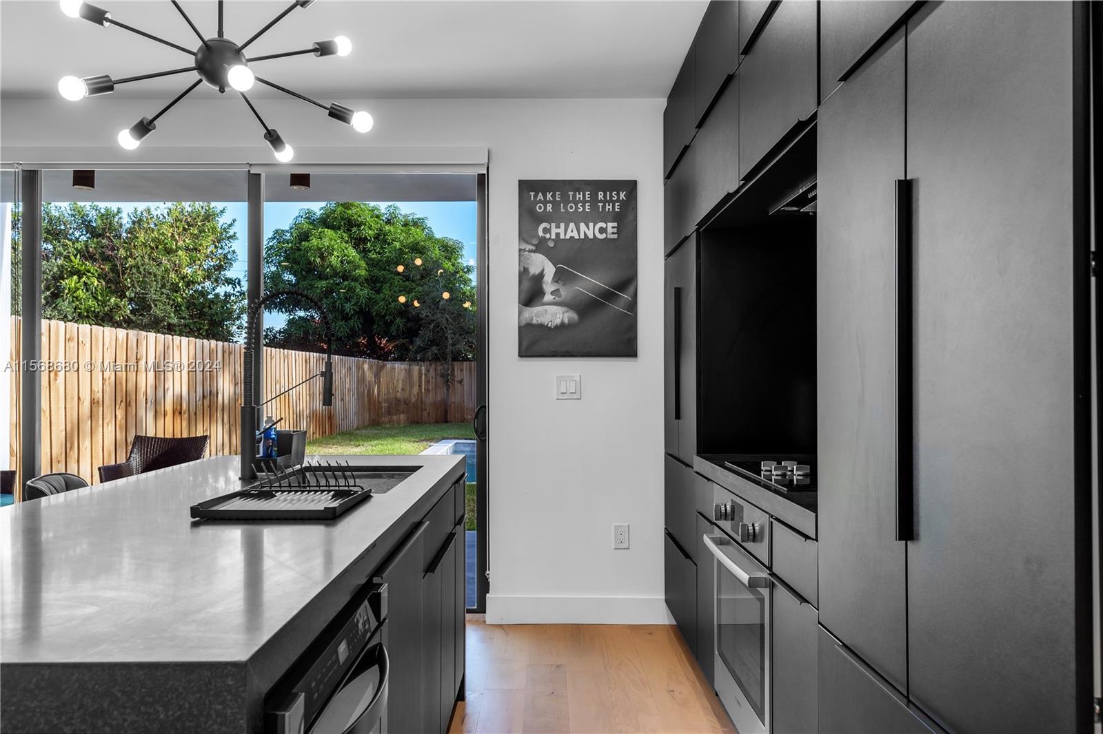 AMD MIAMI SUBURBAN AC - Residential