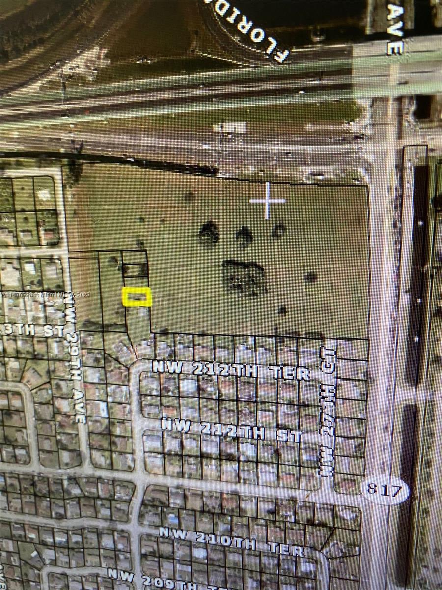 This lot does not have any road access. Property is between other lots on all sides.
located behind a house just north of NW 212 St
Lot is Landlocked.