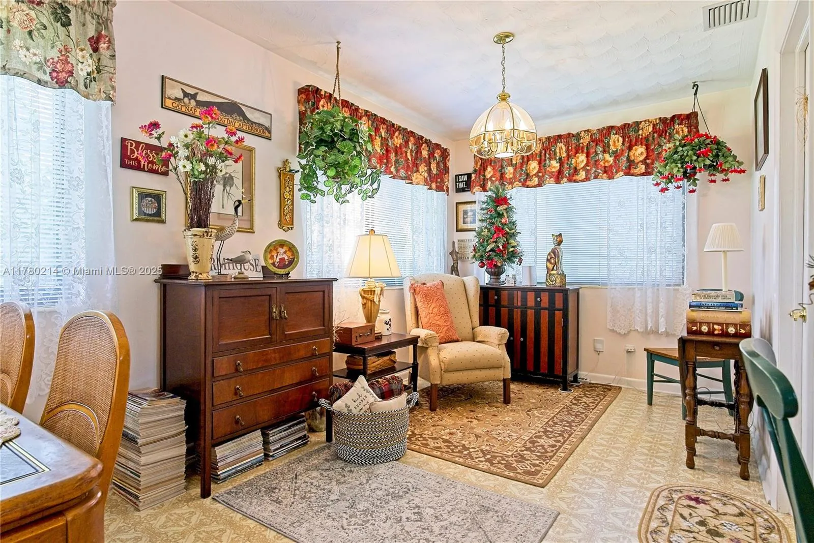 Hollywood, Florida 33024, United States, 2 Bedrooms Bedrooms, ,1 BathroomBathrooms,Residential,Pending,106190