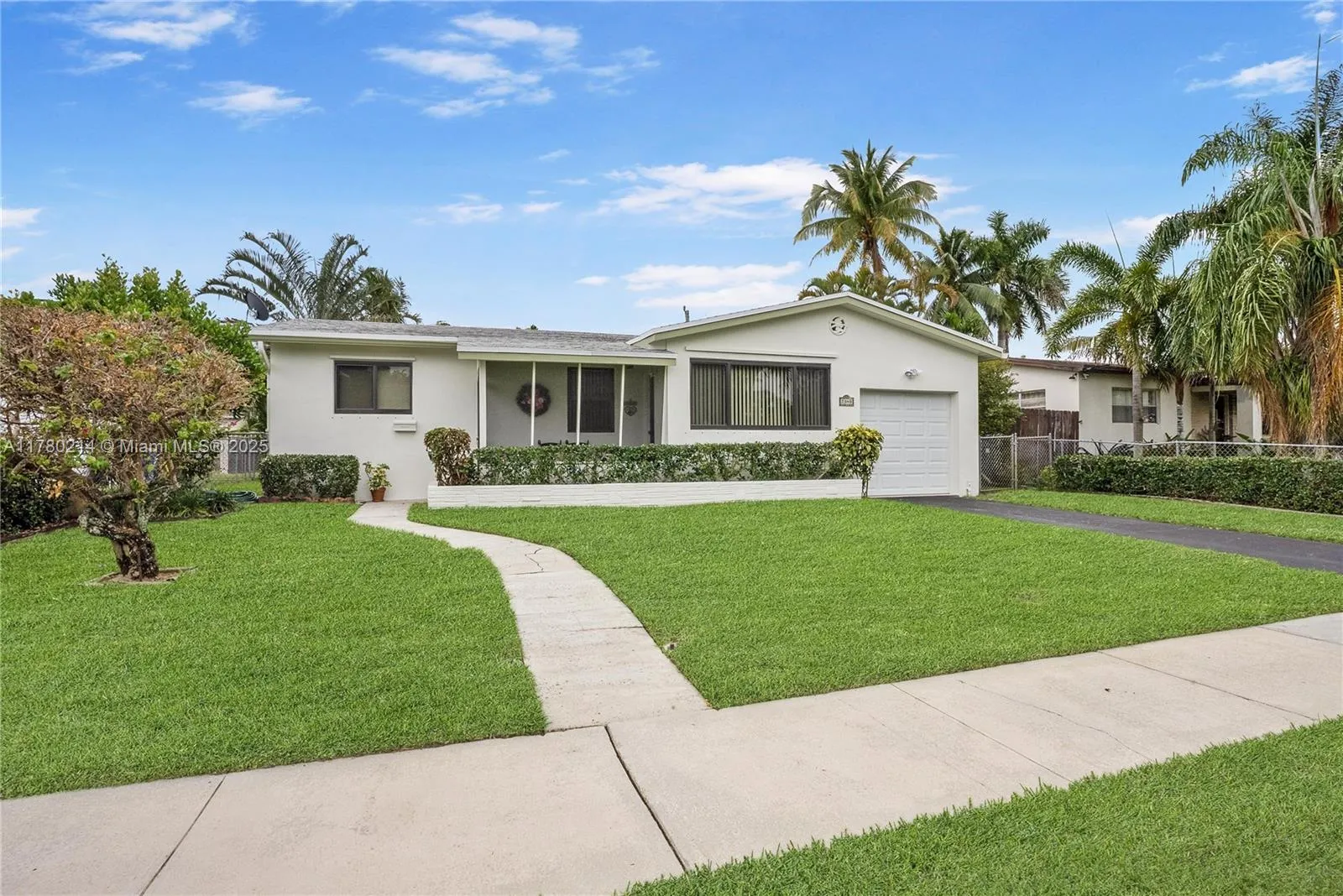 Hollywood, Florida 33024, United States, 2 Bedrooms Bedrooms, ,1 BathroomBathrooms,Residential,Pending,106190