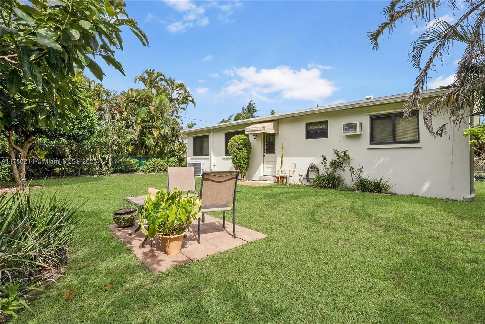 Hollywood, Florida 33024, United States, 2 Bedrooms Bedrooms, ,1 BathroomBathrooms,Residential,Pending,106190