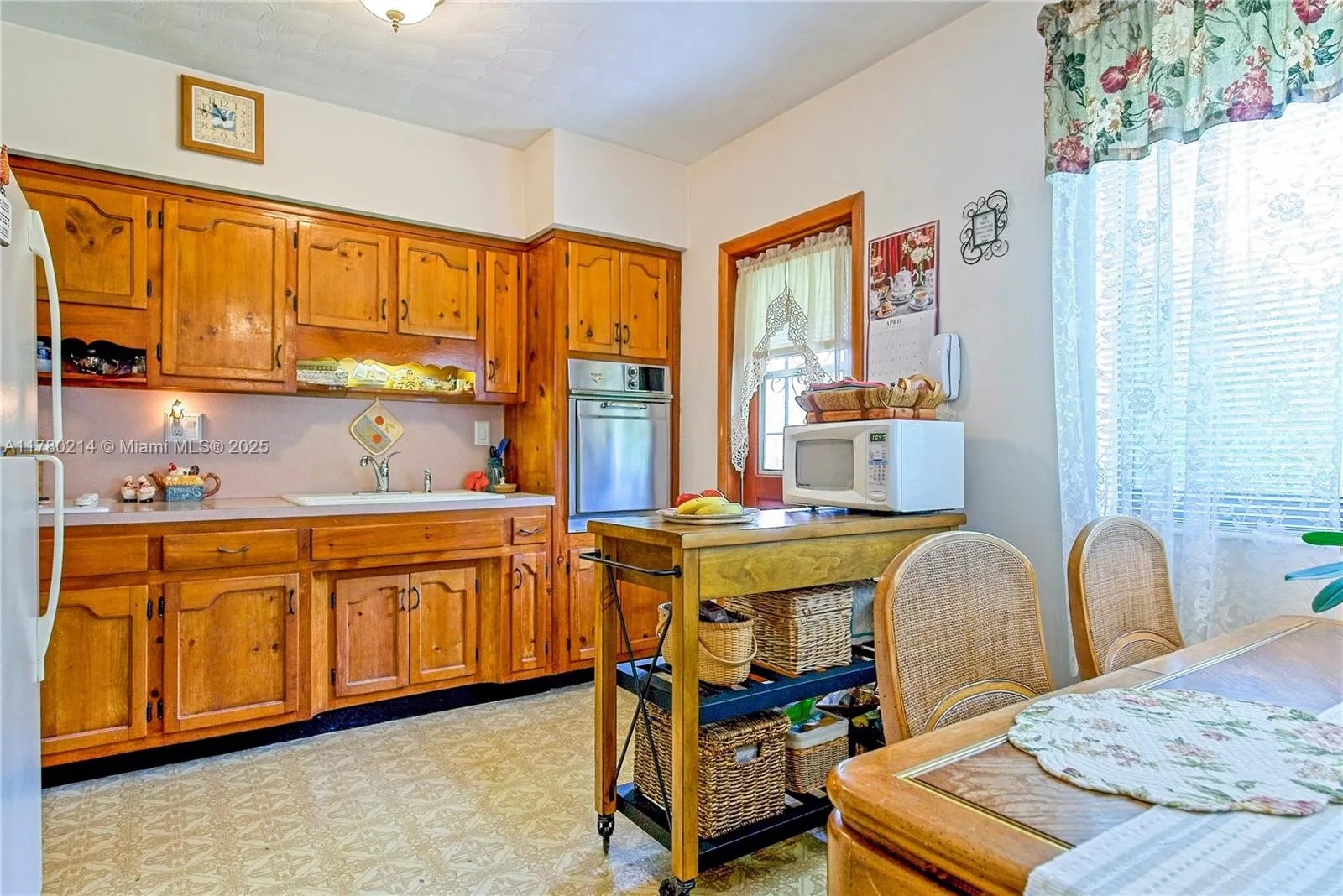 Hollywood, Florida 33024, United States, 2 Bedrooms Bedrooms, ,1 BathroomBathrooms,Residential,Pending,106190