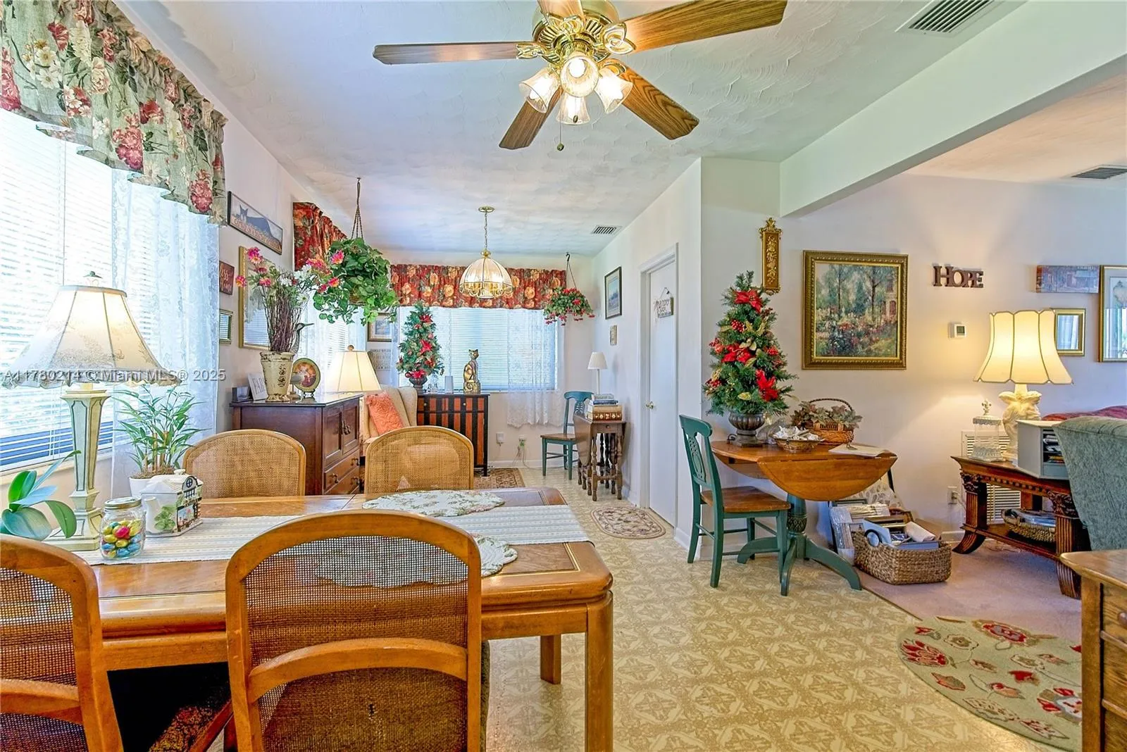 Hollywood, Florida 33024, United States, 2 Bedrooms Bedrooms, ,1 BathroomBathrooms,Residential,Pending,106190