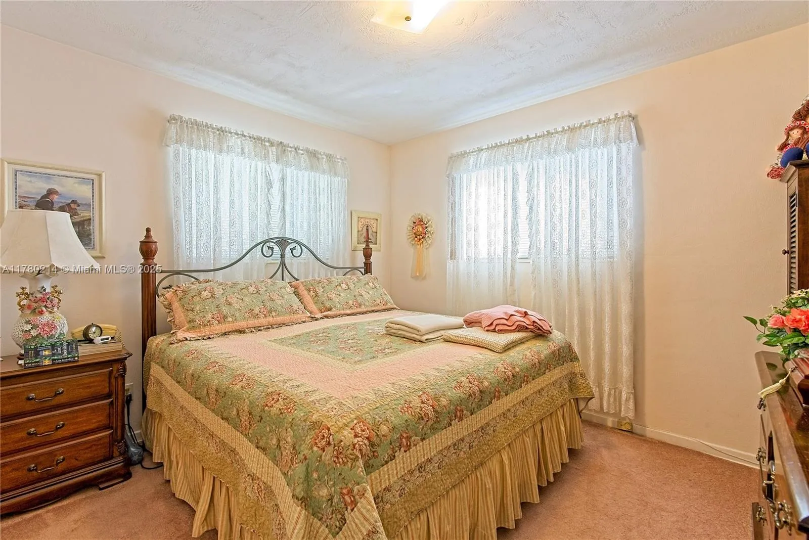 Hollywood, Florida 33024, United States, 2 Bedrooms Bedrooms, ,1 BathroomBathrooms,Residential,Pending,106190