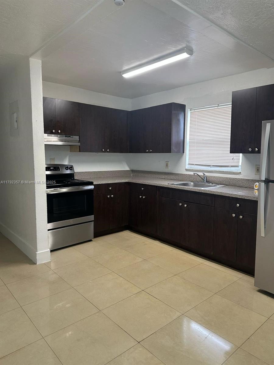 Rental Property at 2841 Nw 13th Ct 1, Fort Lauderdale, Broward County, Florida - Bedrooms: 3 
Bathrooms: 2  - $2,100 MO.