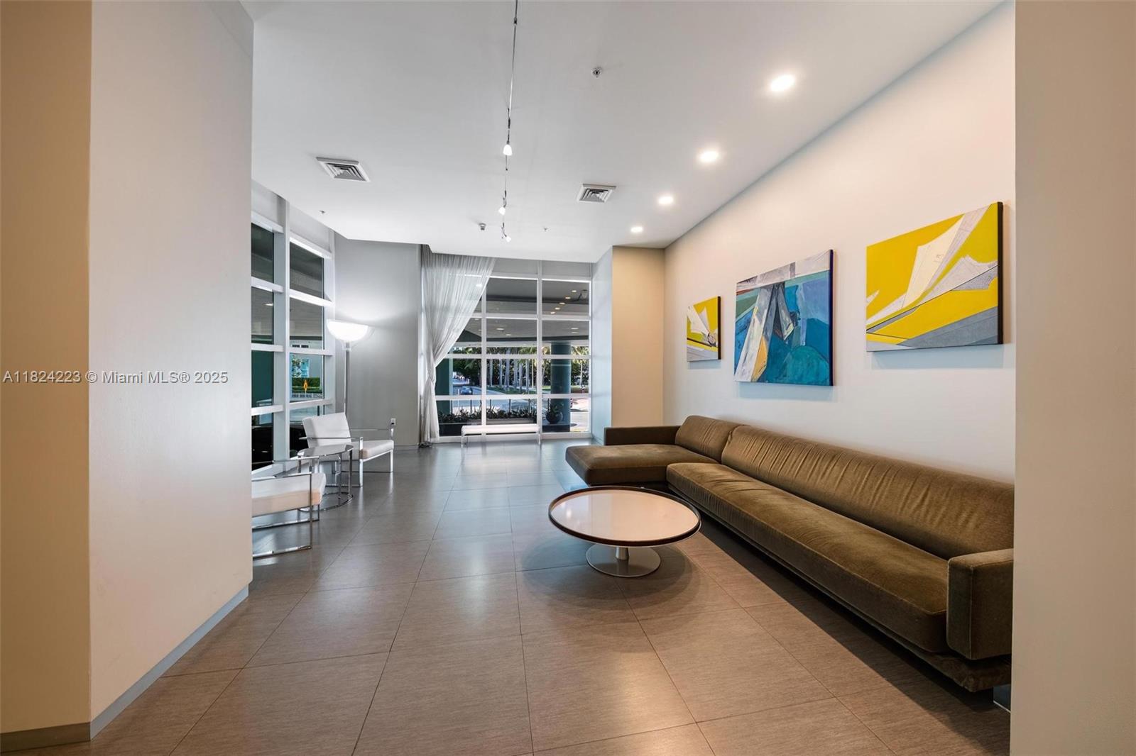 1900 N Bayshore Dr 4111