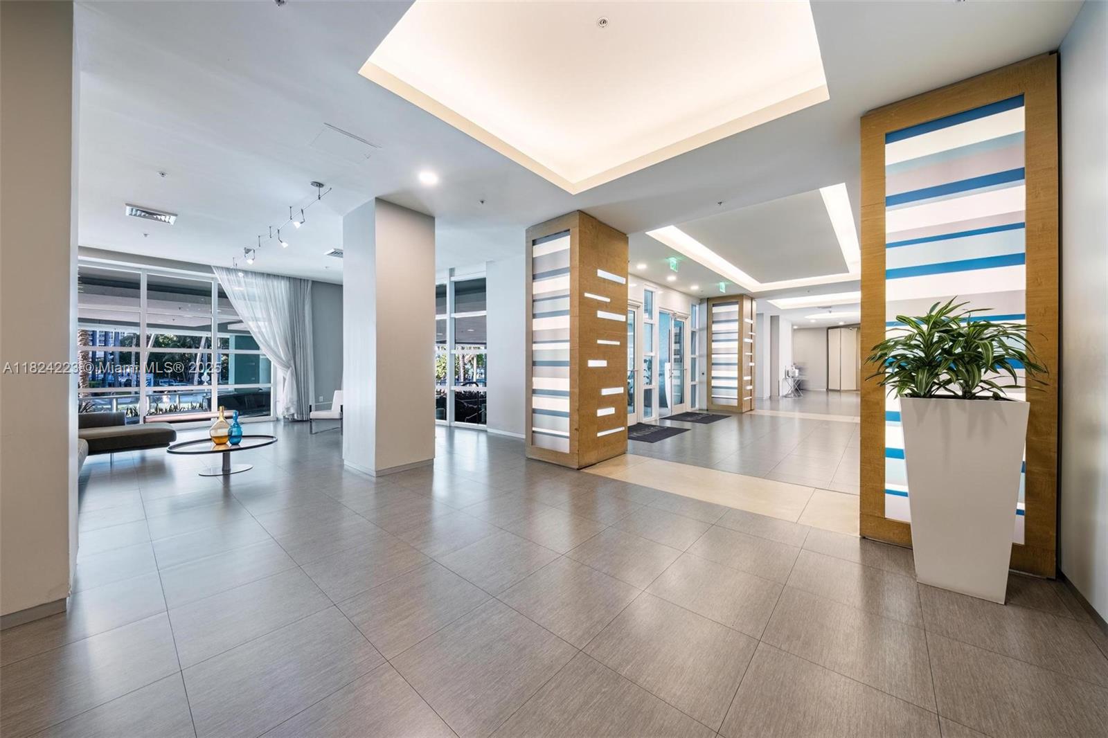1900 N Bayshore Dr 4111