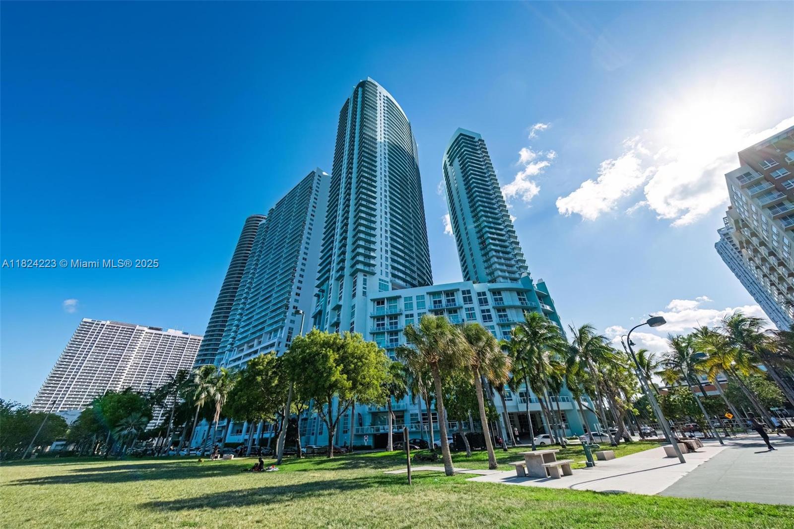 1900 N Bayshore Dr 4111
