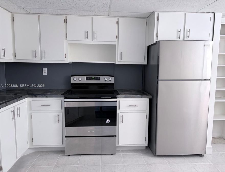Spacious 1315 SQFT Corner Unit 2 Bedroom 2 Bath Apartment with additional Closet/Den space with Views to Sunny Isles Intercoastal 

White kitchen cabinets, black granite tops, and Stainless steel appliances. Updated bathrooms and Floors. Gatehouse entrance community pool in the complex. Easy Access to either I-95 or Biscayne blvd located in the heart of Skylake/Aventura region. 

40 and 50 Year re-certification completed in December 2025/ Community has reserves 

No leasing, 2 years of ownership

 675 credits are required for at least one buyer