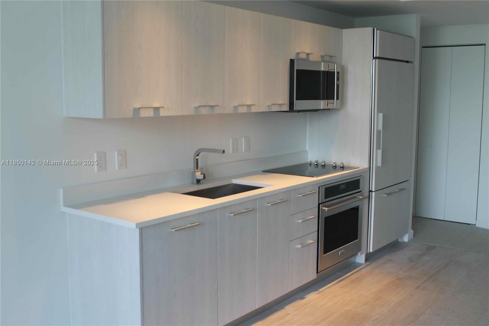 45 SW 9th St 2809