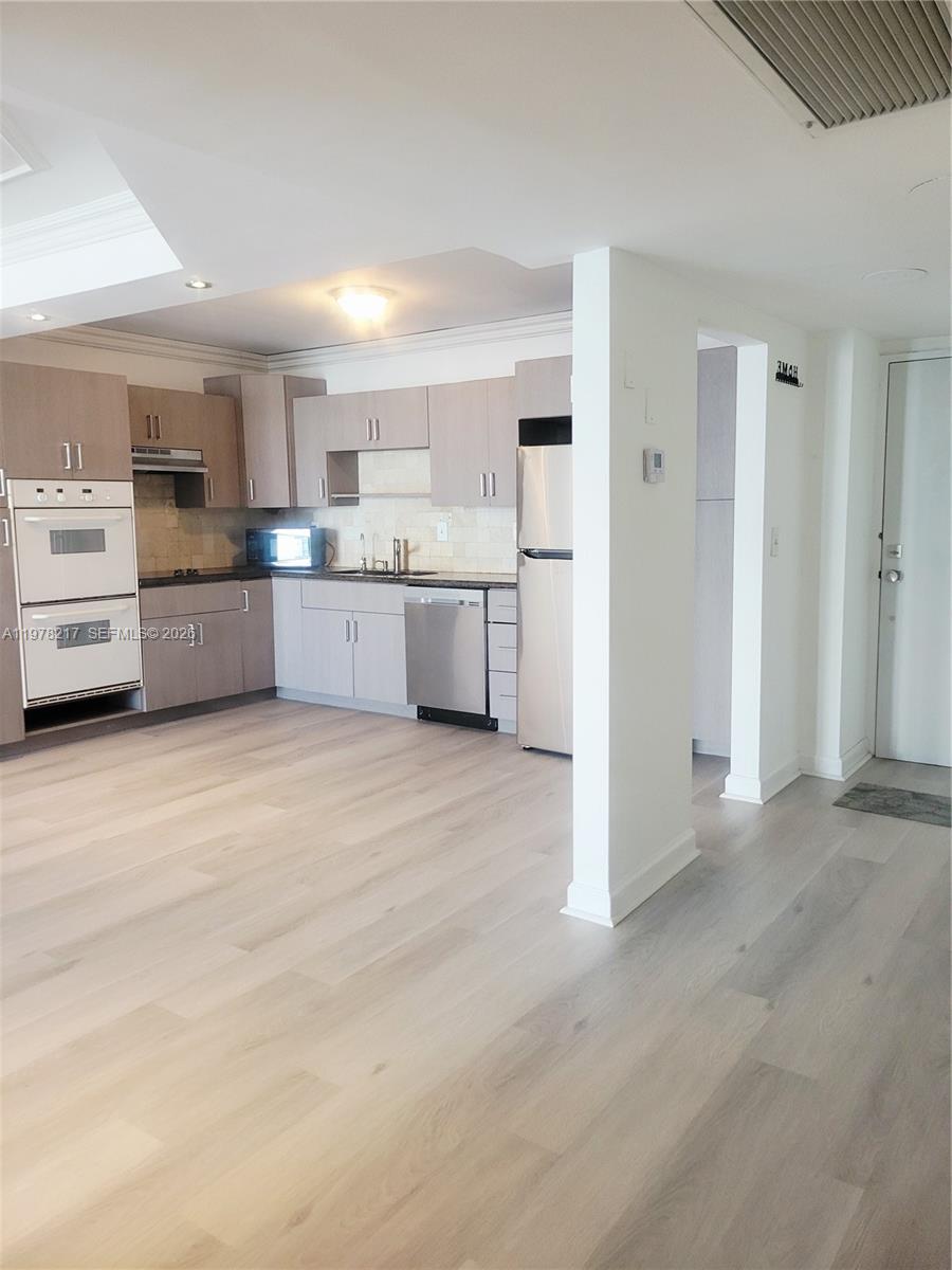 19380 Collins Ave 1402