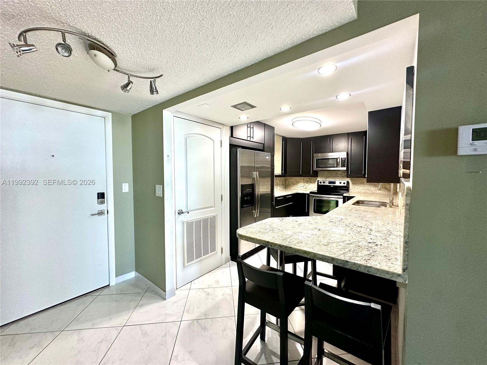 LA MER ESTATES SOUTH COND - Residential Lease