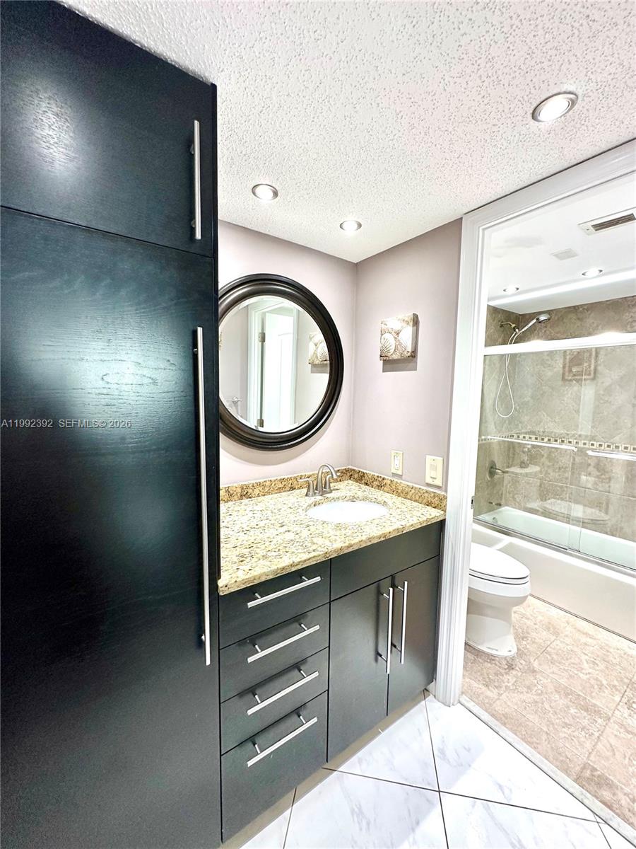 LA MER ESTATES SOUTH COND - Residential Lease