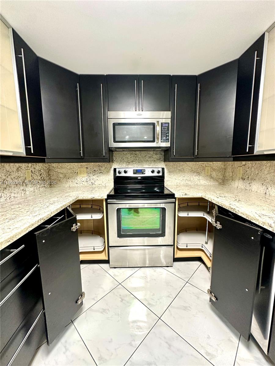 LA MER ESTATES SOUTH COND - Residential Lease