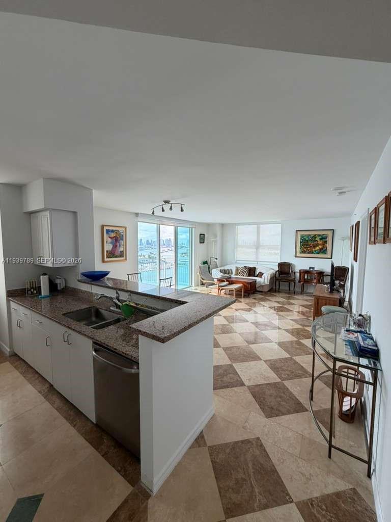 YACHT CLUB AT PORTOFINO - Residential