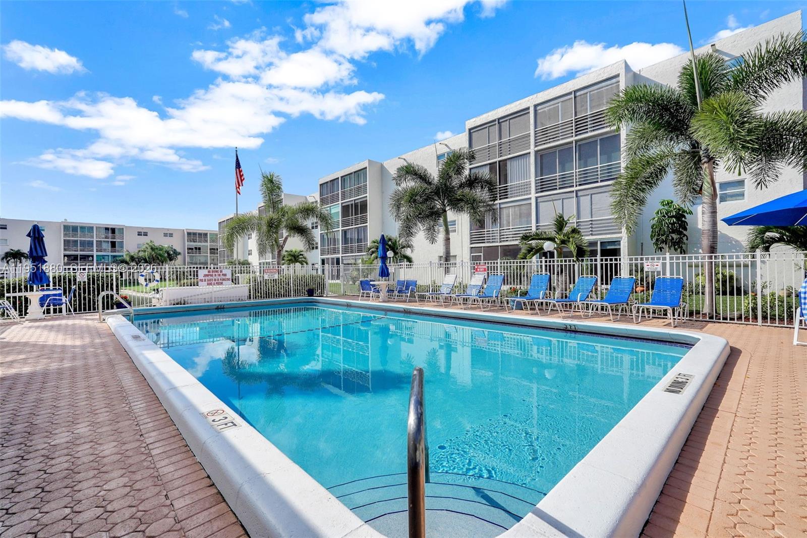 MEADOWBROOK LAKES CONDO - Residential